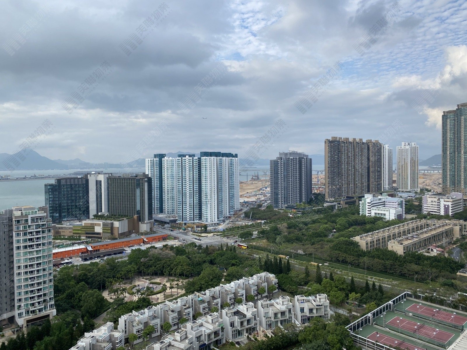 藍天海岸．影岸紅